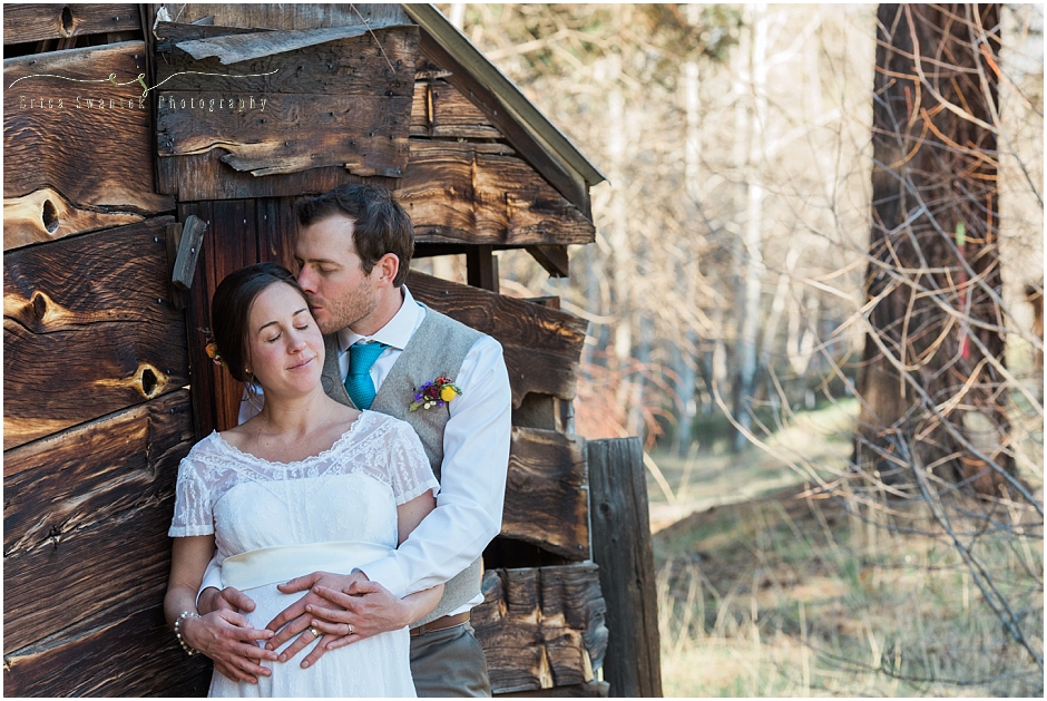 Such a sentimental moment captured by Erica Swantek Photography at this rustic backyard wedding in Sisters, OR. 