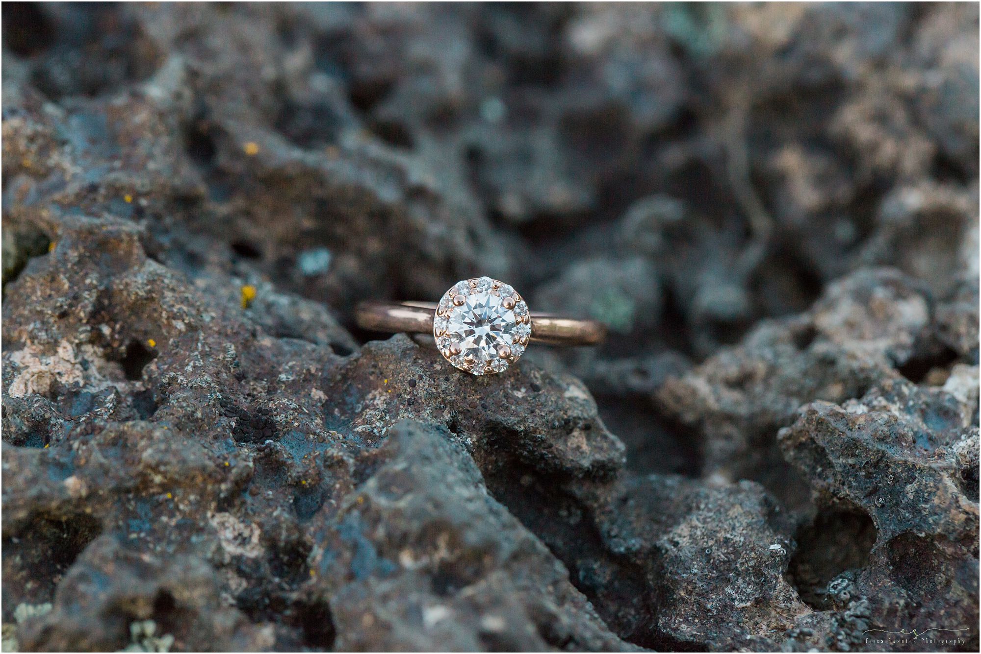 A beautiful engagement ring at this Oregon engagement session near Bend. | Erica Swantek Photography