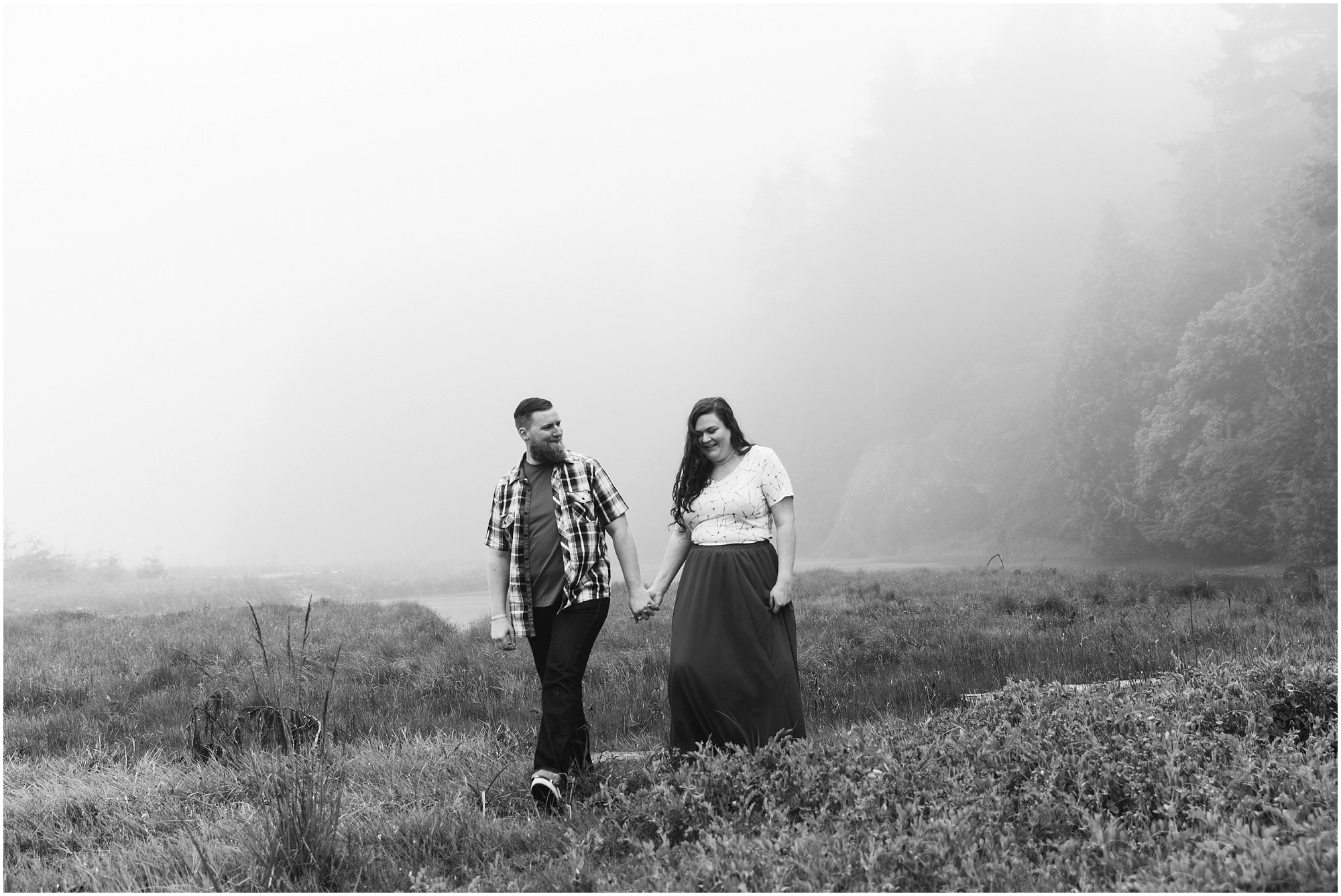 A gorgeous moody black and white image from this Washington Coast engagement session by Bend Oregon elopement photographer Erica Swantek Photography. 