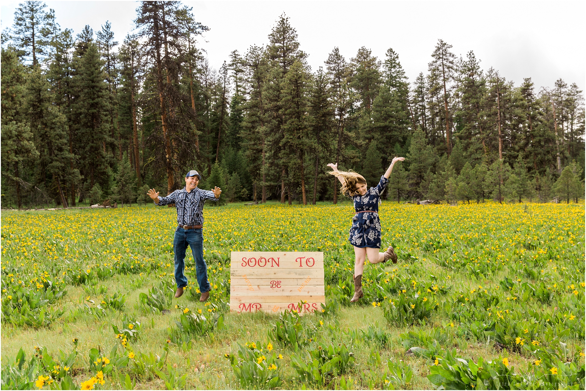 A super cute engagement photo session by Bend Oregon wedding photographer Erica Swantek Photography. 