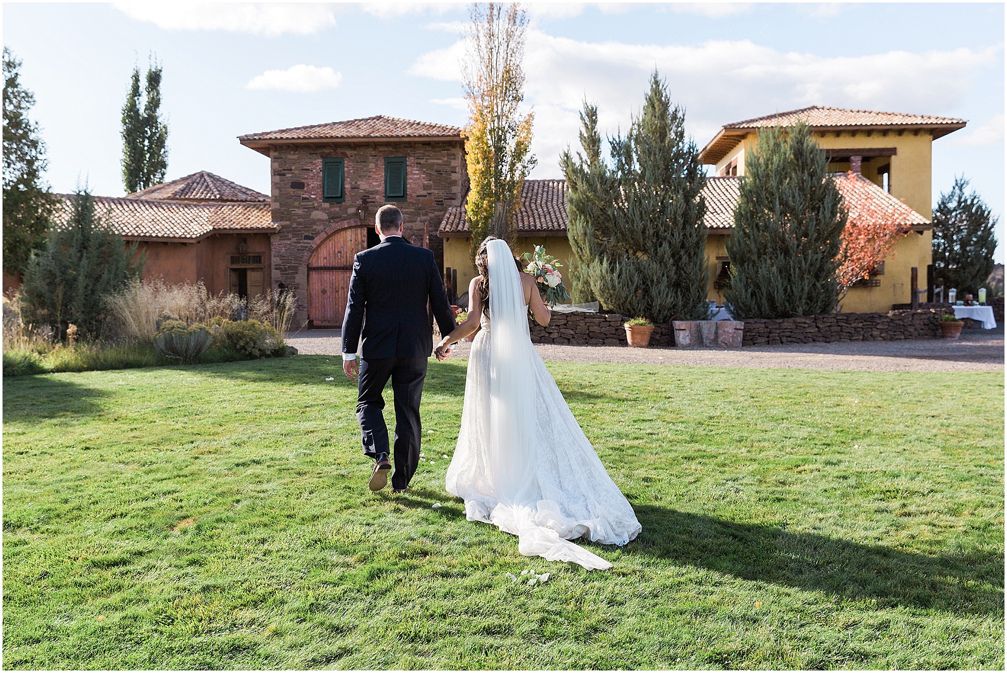 A stunning view of the Tuscan Stables wedding venue at Ranch at the Canyons in Terrebonne, Oregon near Smith Rock. | Erica Swantek Photography