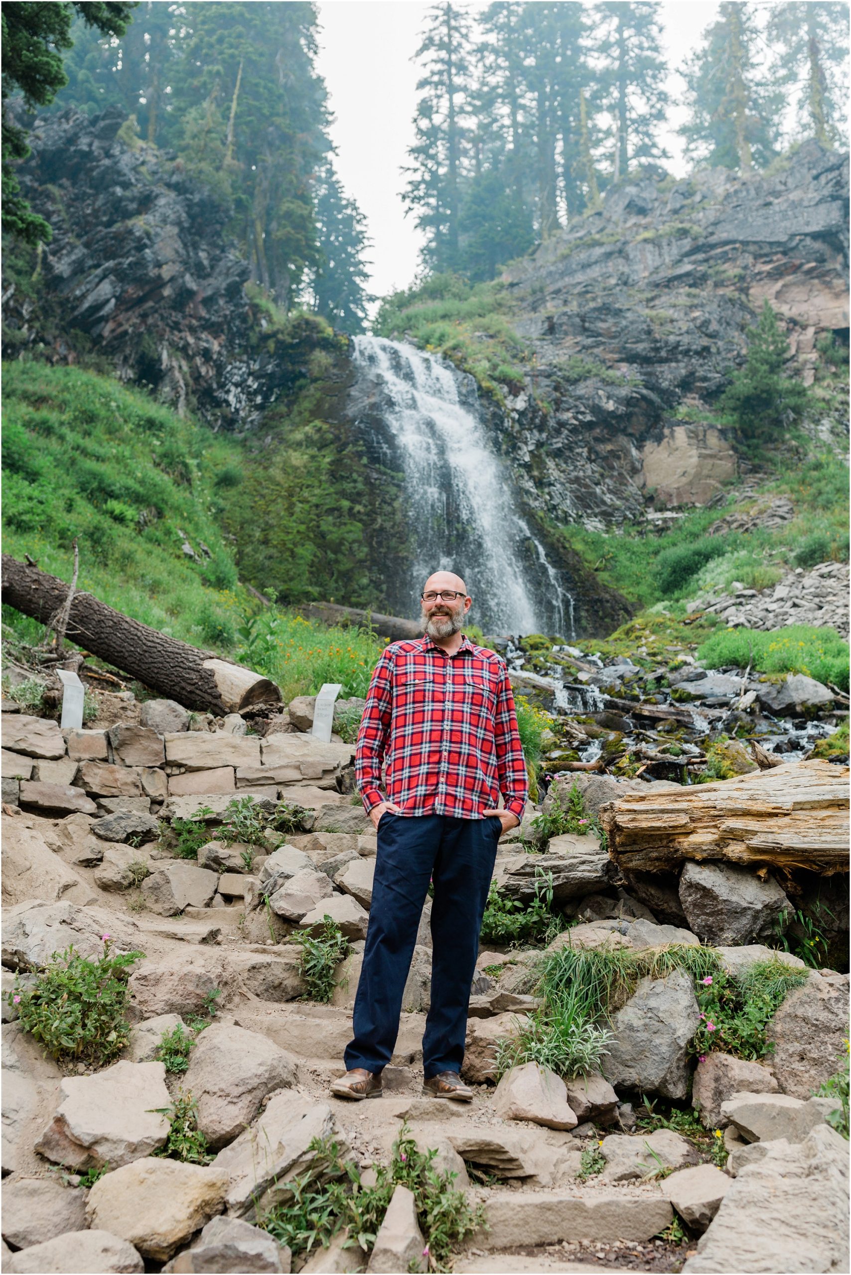 This groom rocks a red plaid shirt to his Crater Lake elopement in Oregon. | Erica Swantek Photography