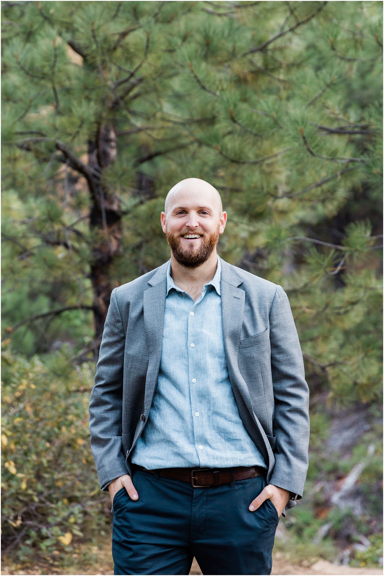 A handsome groom is very causal in his blue sport coat and button down shirt at his Bend Oregon elopement. | Erica Swantek Photography