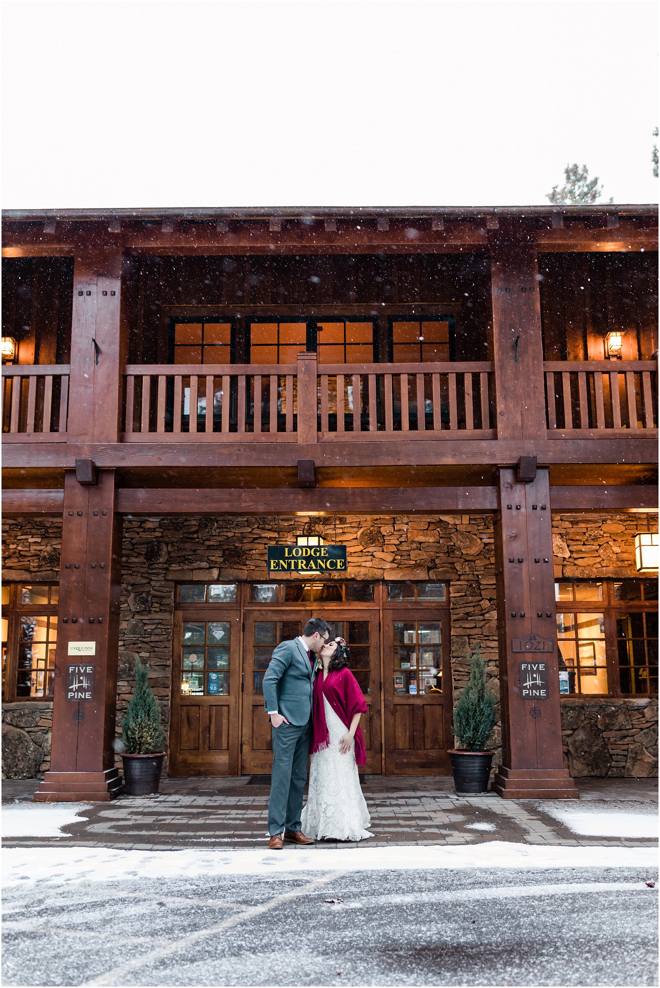 A Central Oregon winter elopement at Five Pine Lodge in Sisters, OR. | Erica Swantek Photography