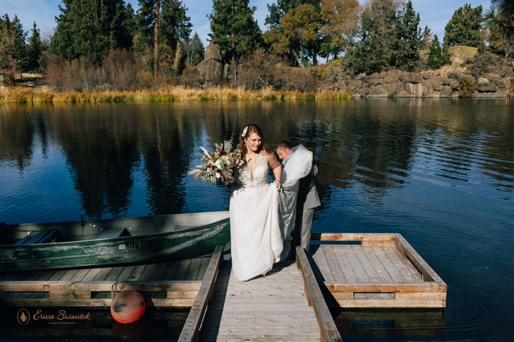 bride and groom at a lake boat dock in bend or