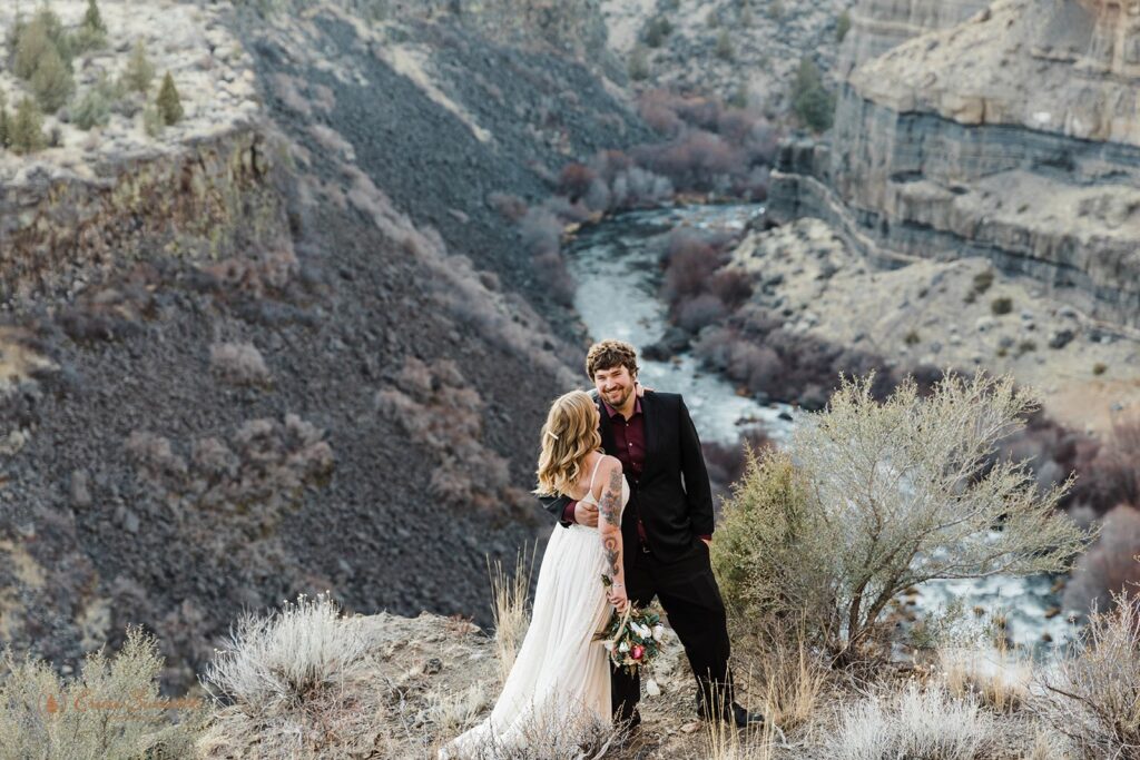 bend oregon elopement in the high desert landscapes