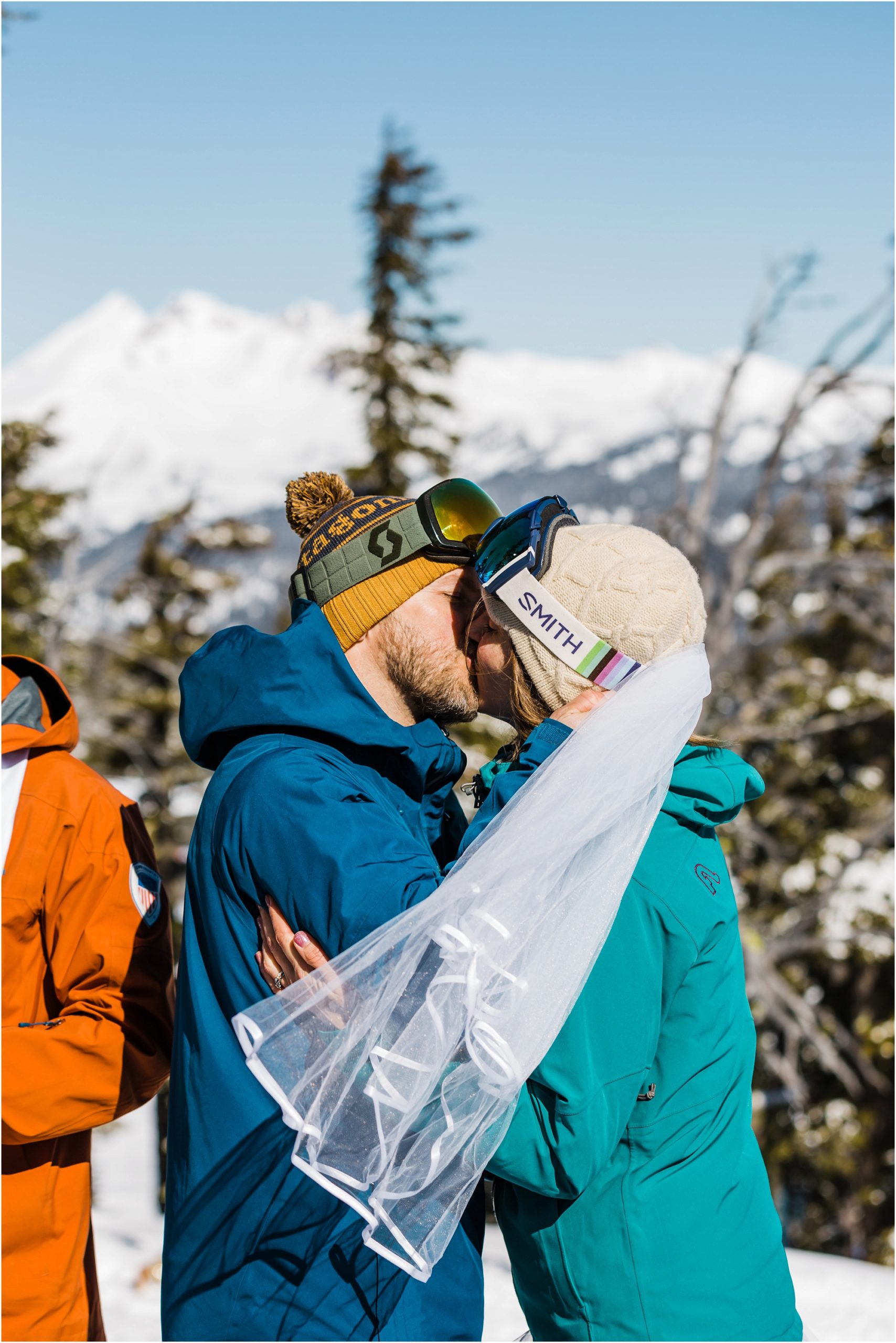 A couple shares their first kiss after their Mt Bachelor adventure elopement ceremony. | Erica Swantek Photography