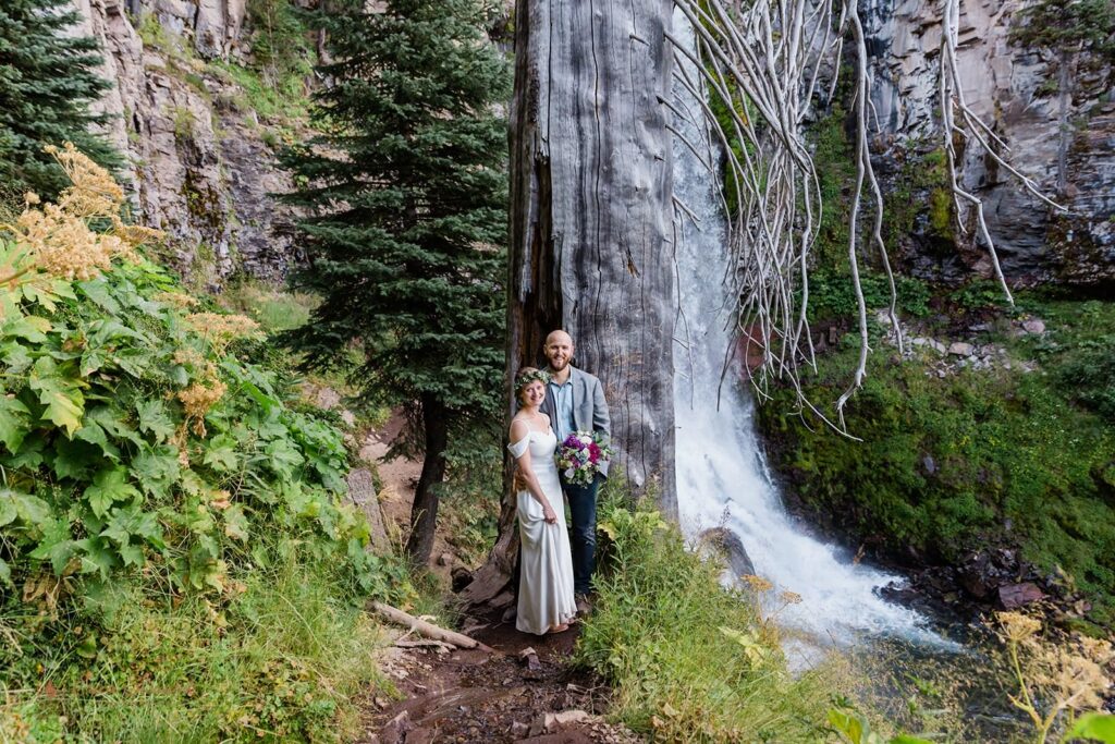A couple celebrates a waterfall elopement in Oregon.