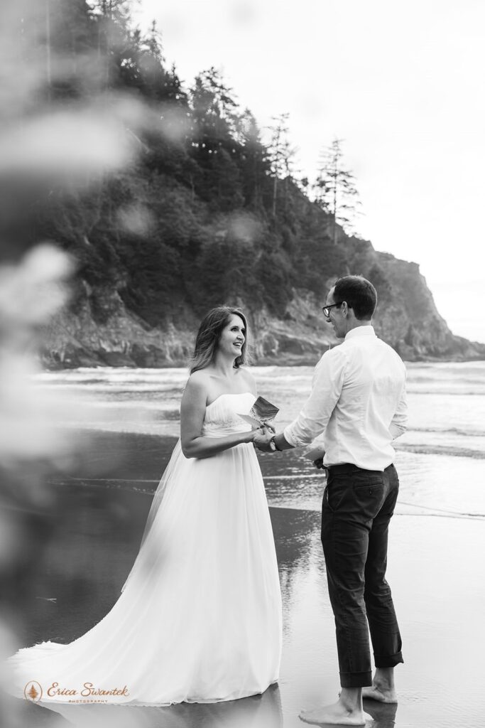A couple exchanges vows during their Oregon elopement outdoors.