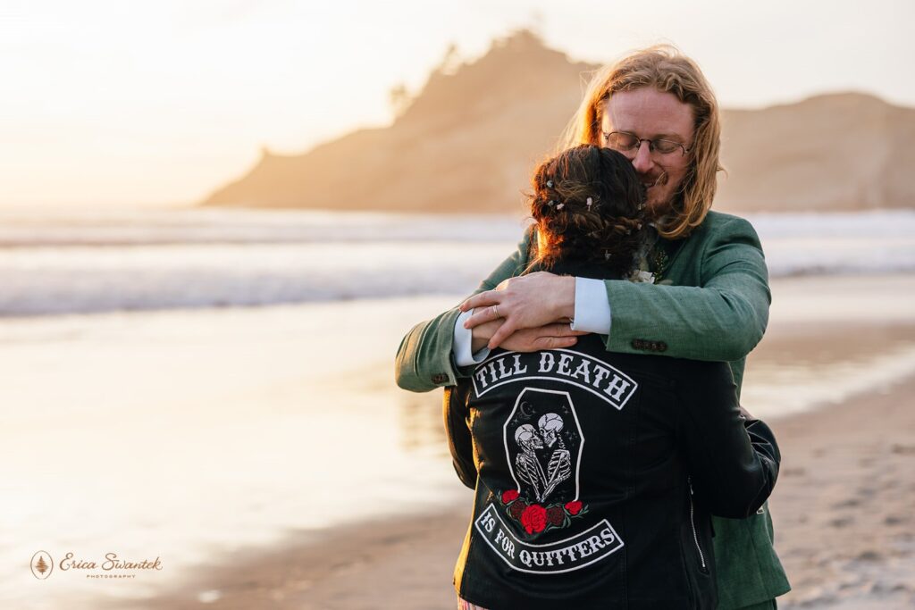 elopement couple hugging during golden hour at oregon coast