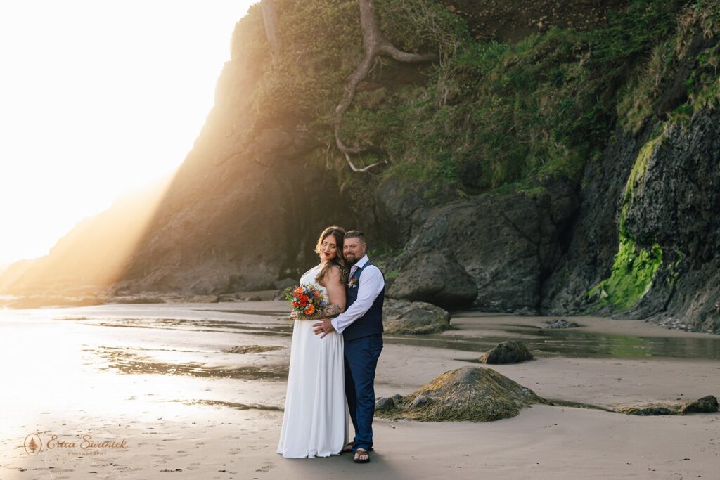 oregon coast elopement during golden hour