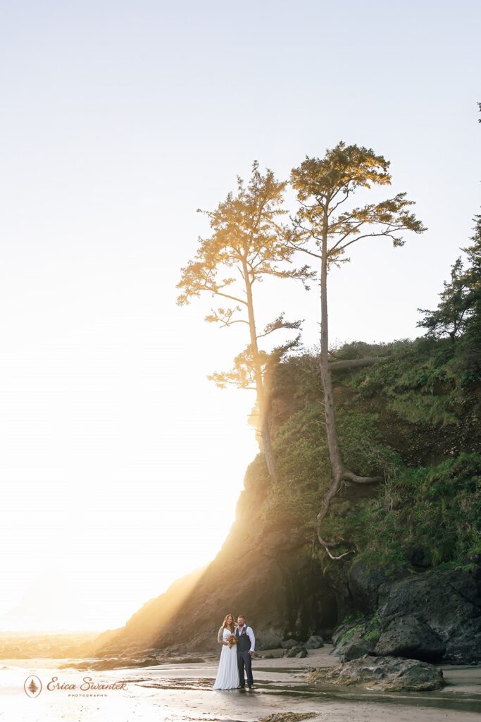 oregon coast elopement during golden hour