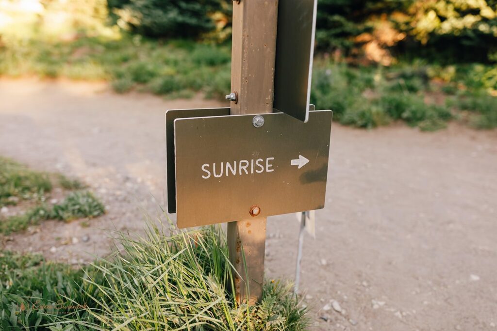 A Sunrise trail sign at Mt Rainier.