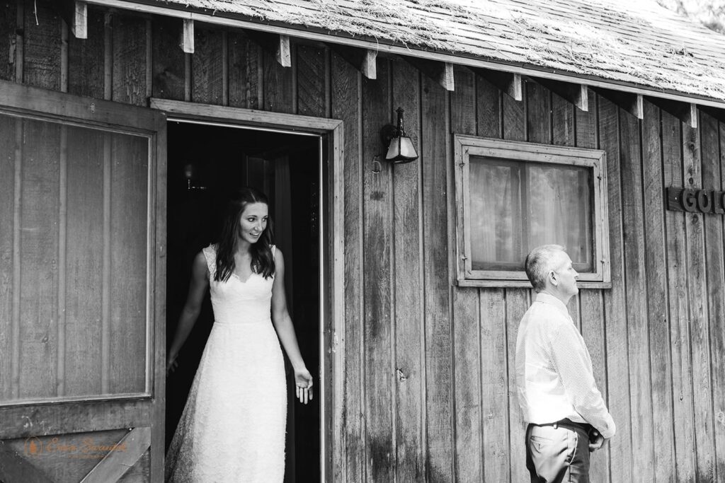 A father-daughter first look is shared at a cabin in Washington.