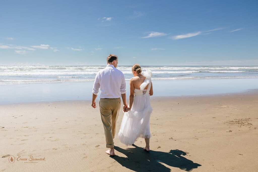 romantic beach elopement at oregon coast