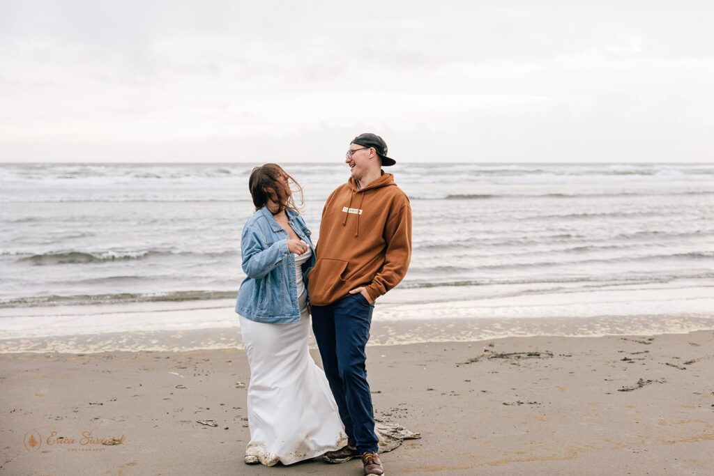 romantic beach elopement at fort stevens state park
