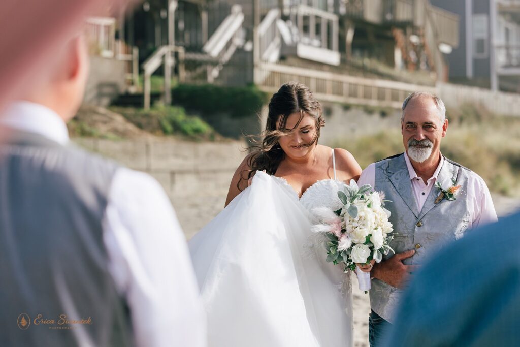intimate beach wedding ceremony in lincoln city