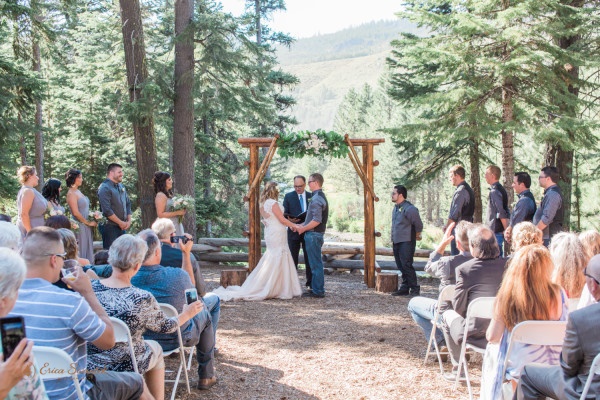 A wedding ceremony at Skyliner's Lodge near Bend, Oregon. 