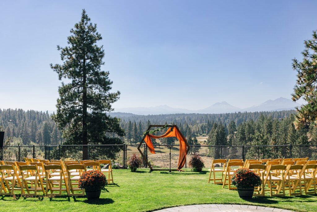 An outdoor wedding ceremony site in Sisters, Oregon, during the day. 