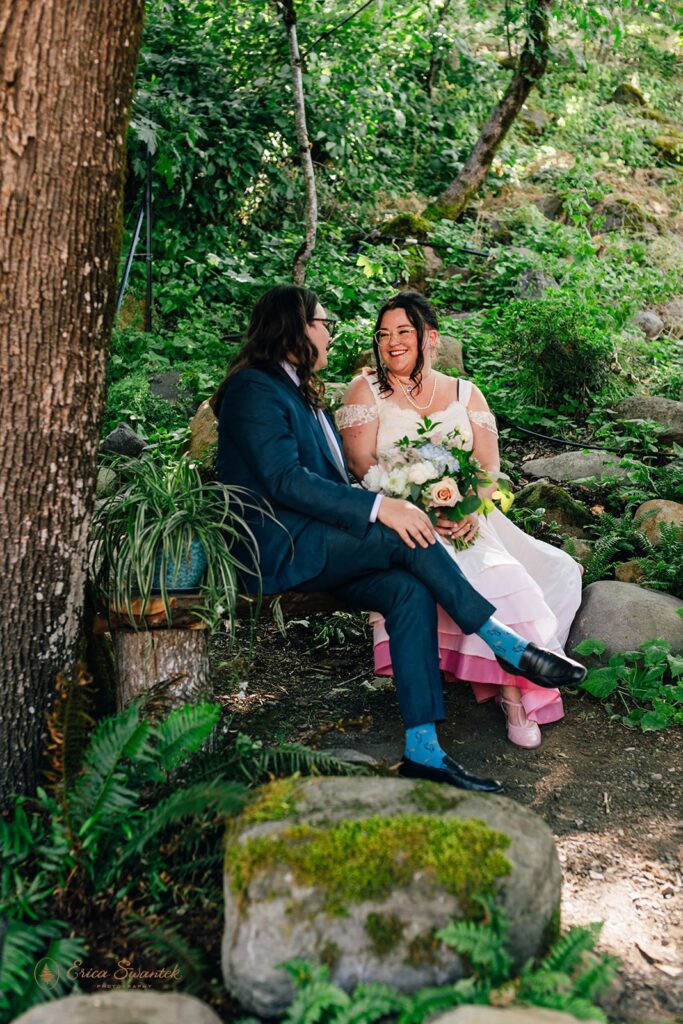 elopement couple at the ruins at hood river 