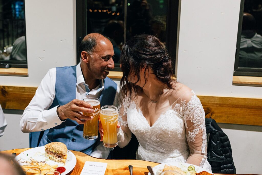 intimate columbia river gorge elopement celebration at thunder island brewing