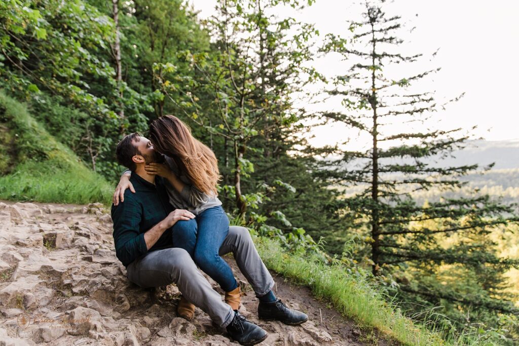 a playful couple kissing in a wild outdoorsy scenery in Columbia River Gorge