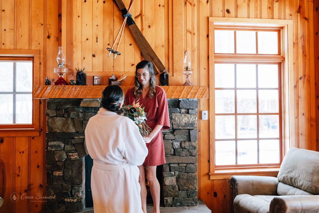 mom delivering a colorful bridal bouquet to her daughter, the bride