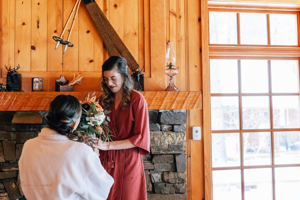 mom delivering a colorful bridal bouquet to her daughter, the bride