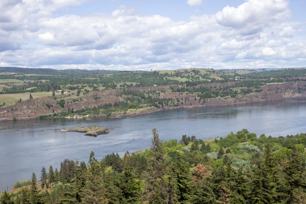 rowena crest landscapes at columbia river gorge