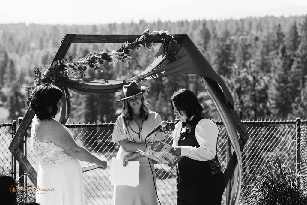 candid & emotional intimate wedding ceremony