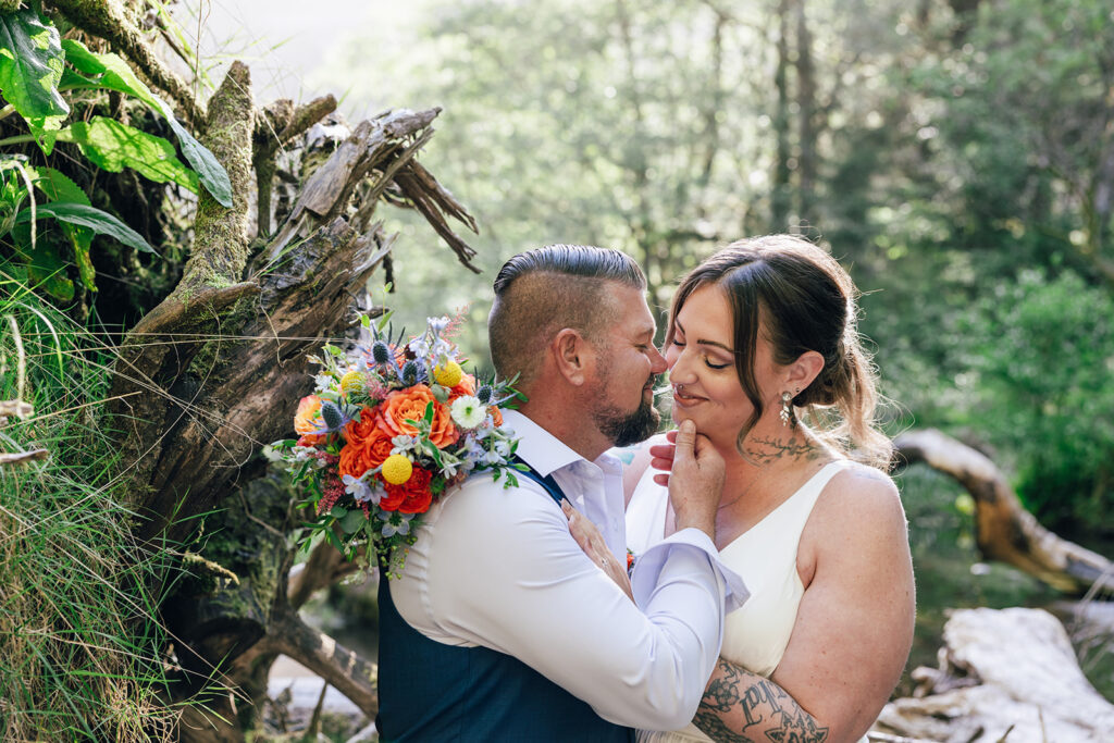Couple eloping on the Oregon Coast
