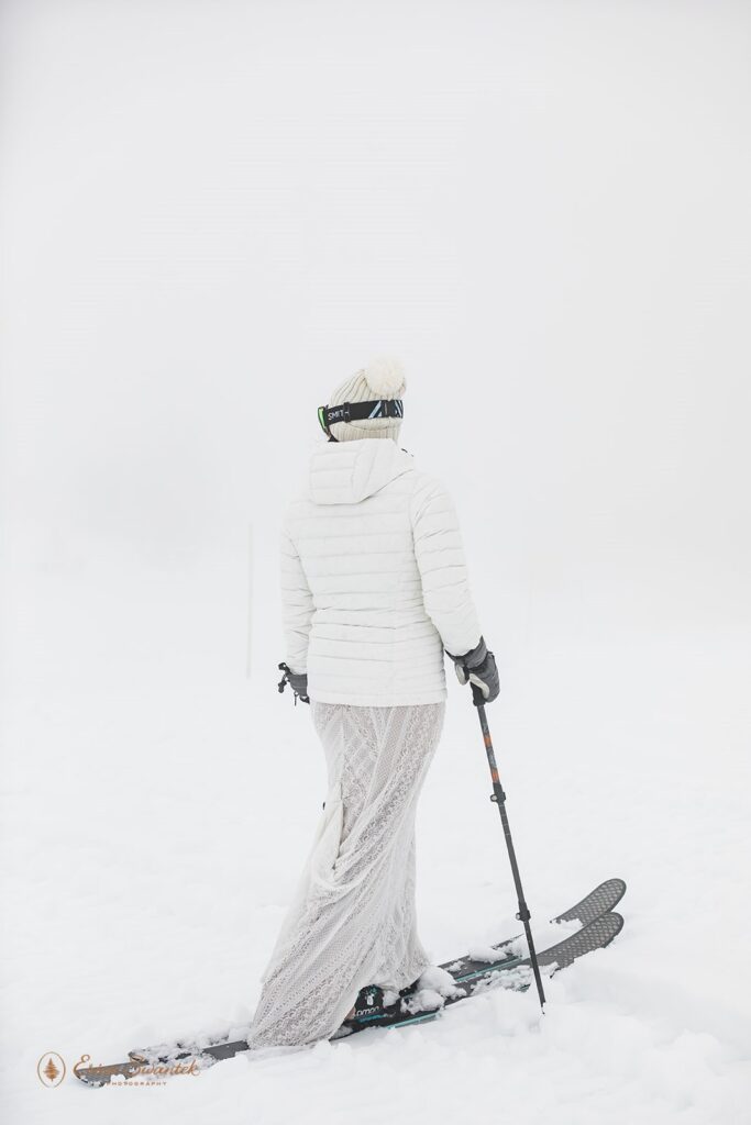 foggy, snowy PNW winter elopement