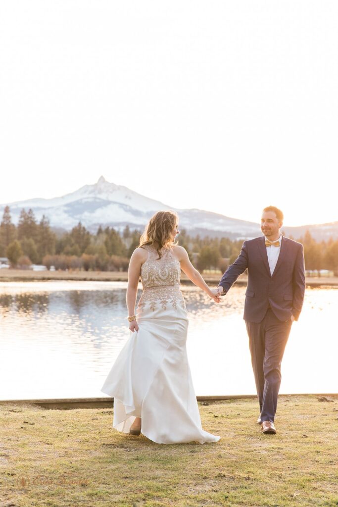 a dreamy Oregon winter elopement at Black Butte Ranch