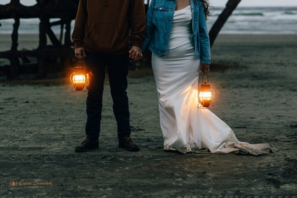 a moody oregon coast elopement, couple roaming the coastline with lanterns