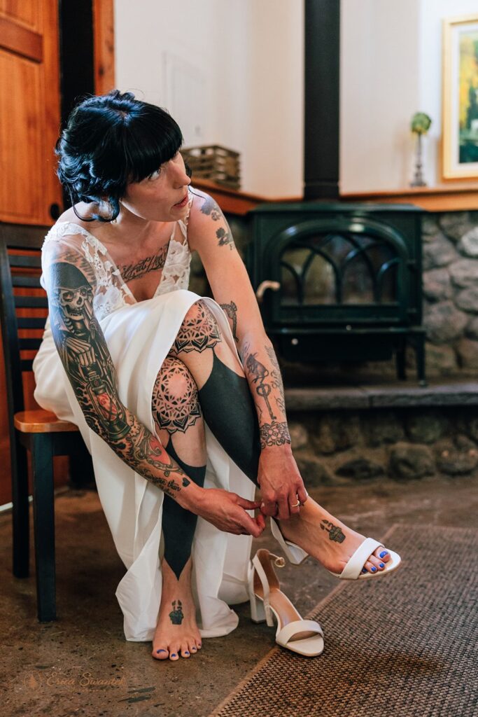 bride getting ready at the chetco river inn