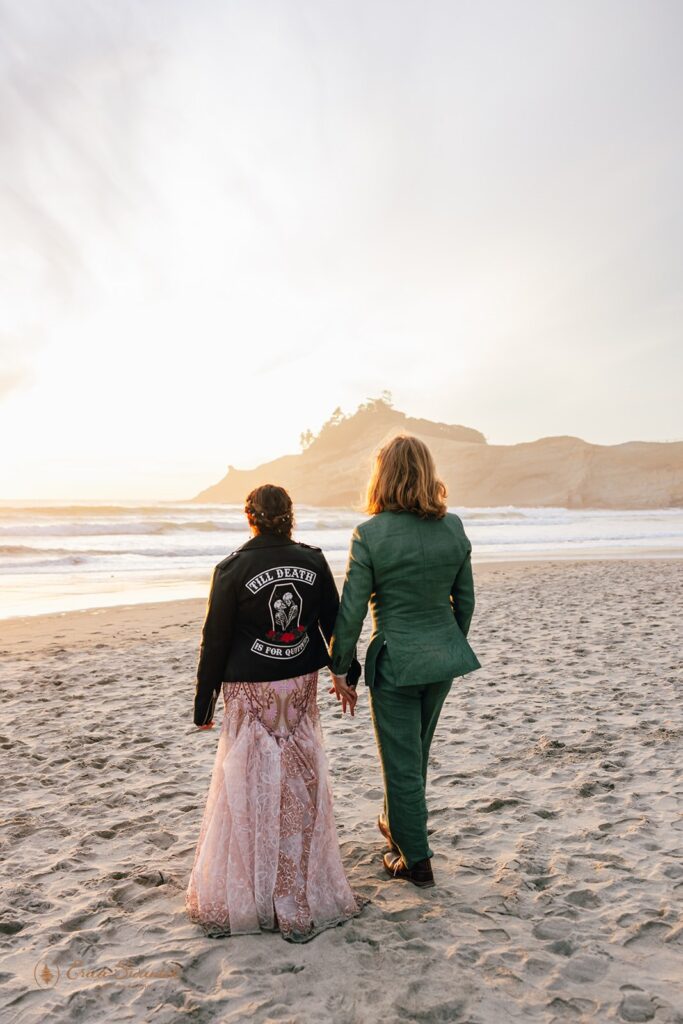 bride and groom during the golden hour in oregon coast