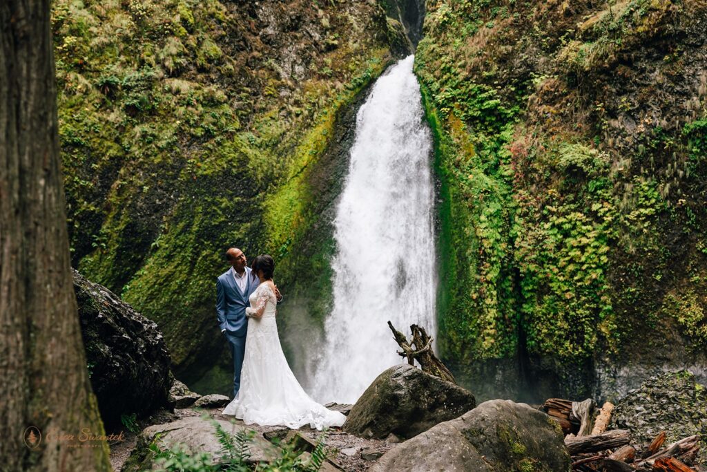 waterfall elopement in Oregon