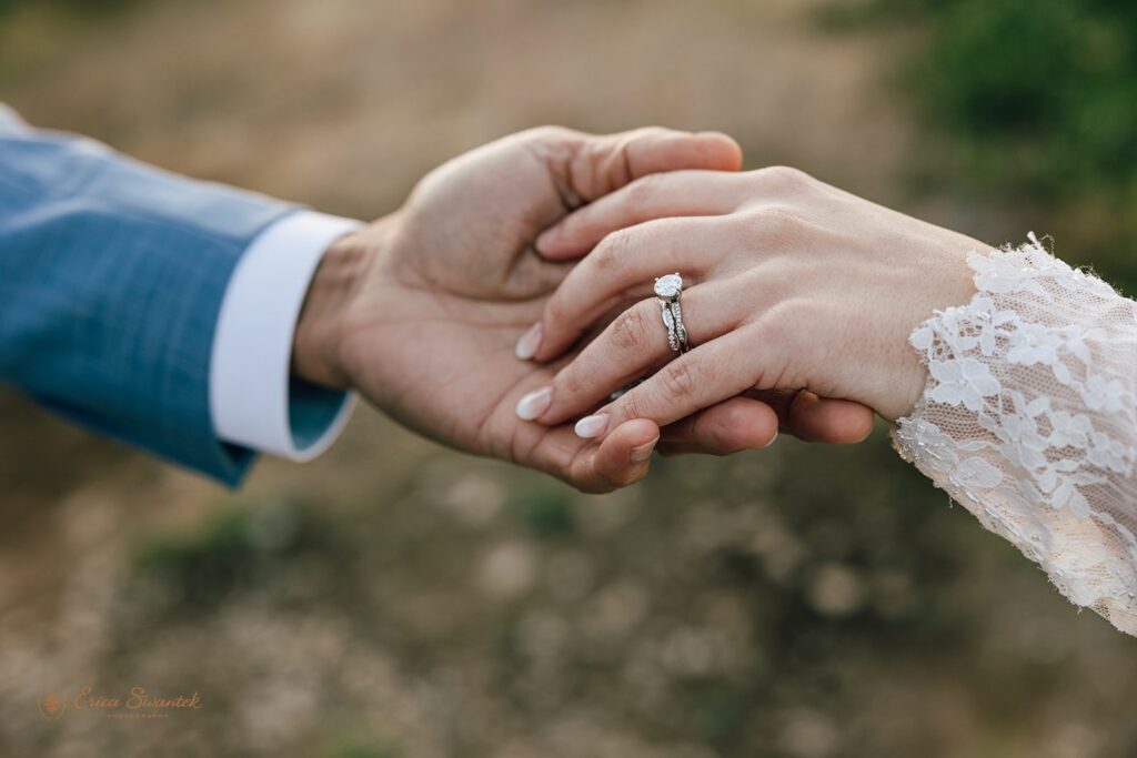 elopement couple during the golden hour at columbia river gorge 