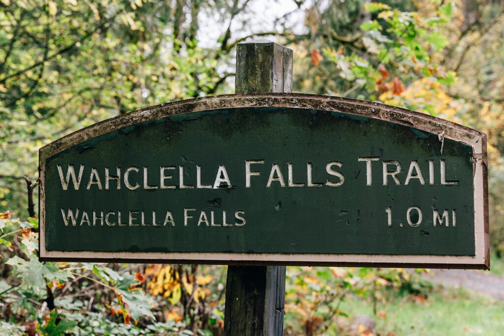 sign to wahclella falls trail