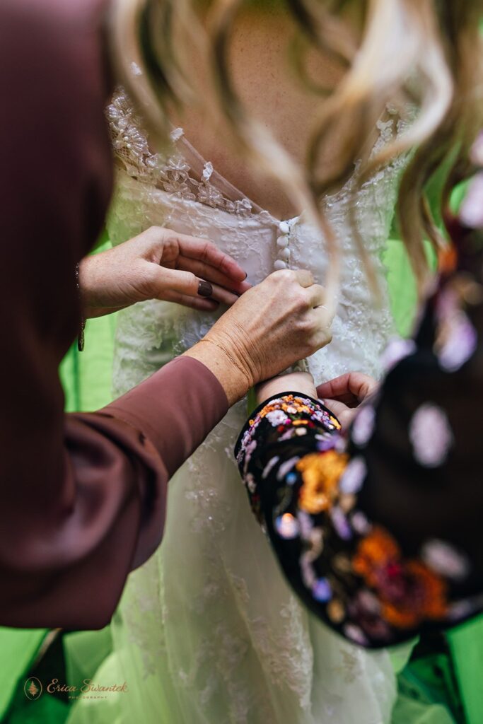 bride getting ready for the first look