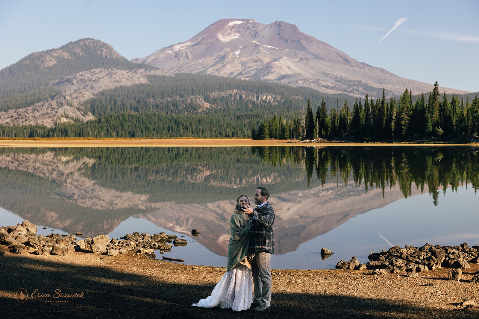 adventurous sparks lake elopement couple at the lake with mountain backdrops