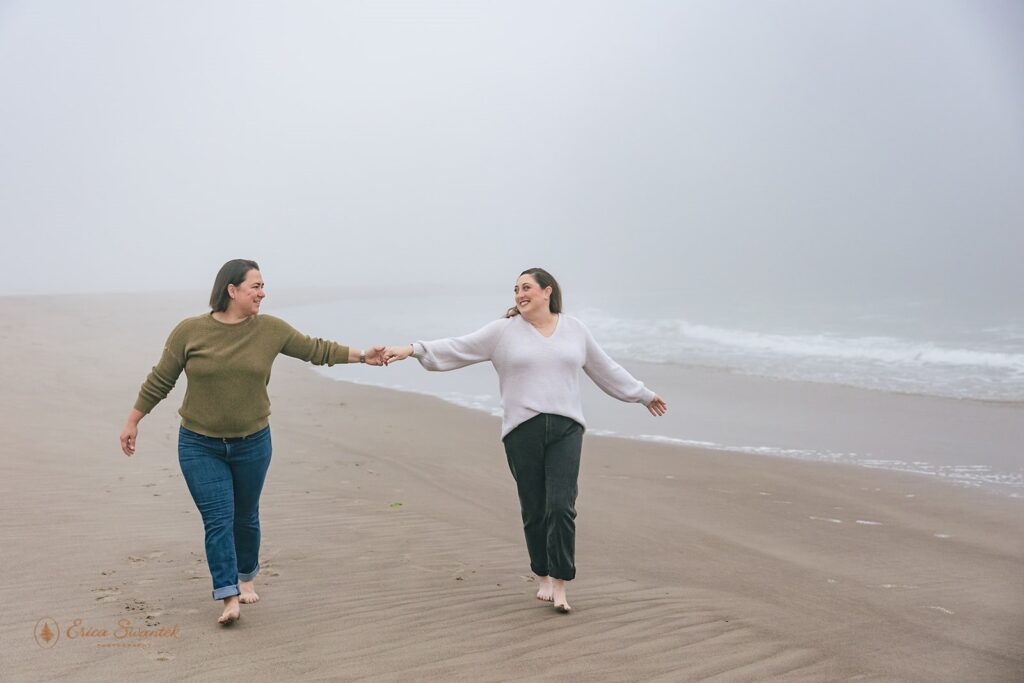 foggy, moody beach elopement couple vibes at a neskowin beach