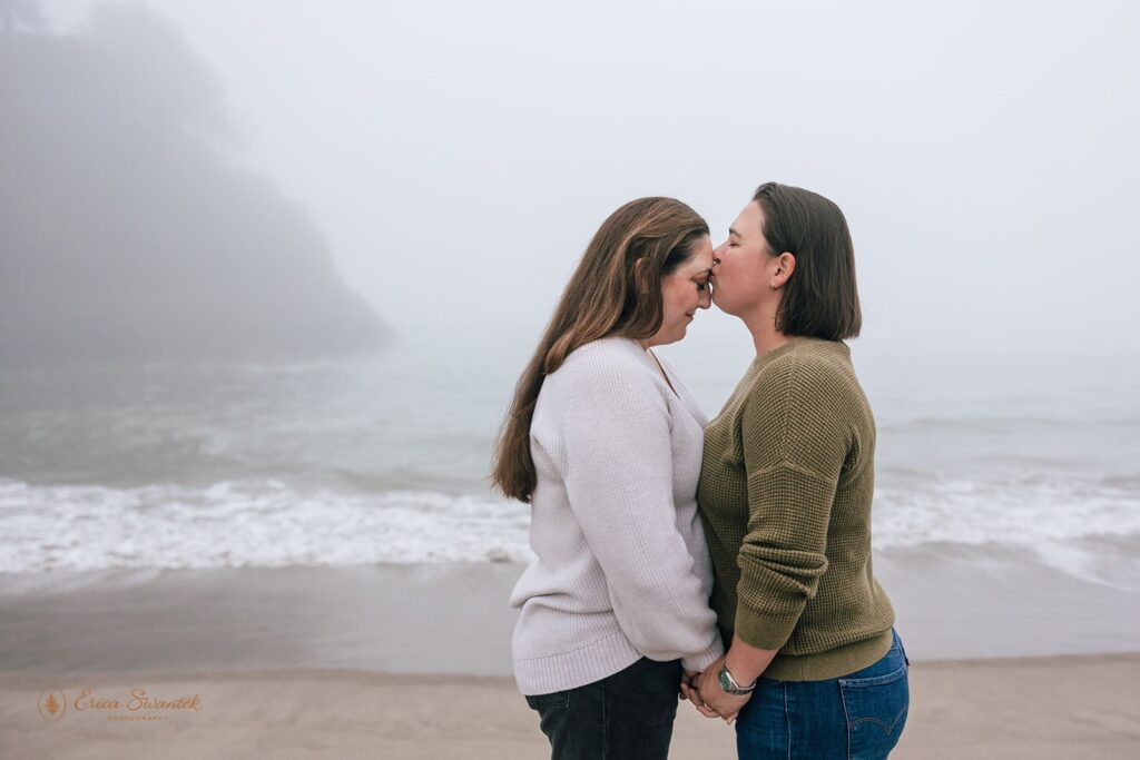 moody elopement couple at oregon coast