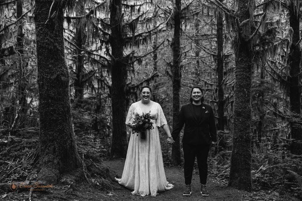 adventurous hiking elopement at drift creek falls trail