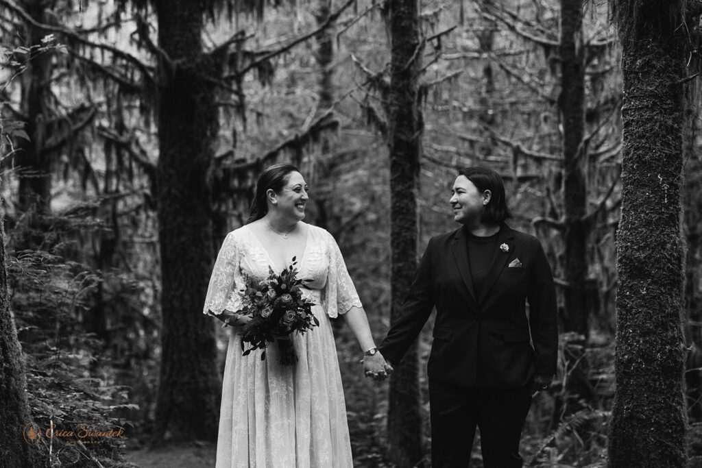 adventurous hiking elopement at drift creek falls trail