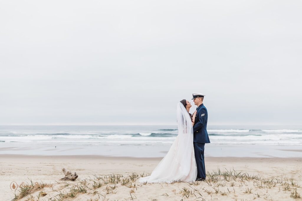 oregon coast elopement at winchester bay