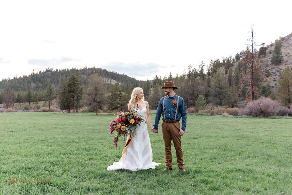 boho western elopement in ochoco mountains