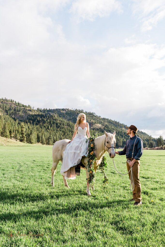 bride riding horseback during their Oregon elopement at Ochoco Mountains