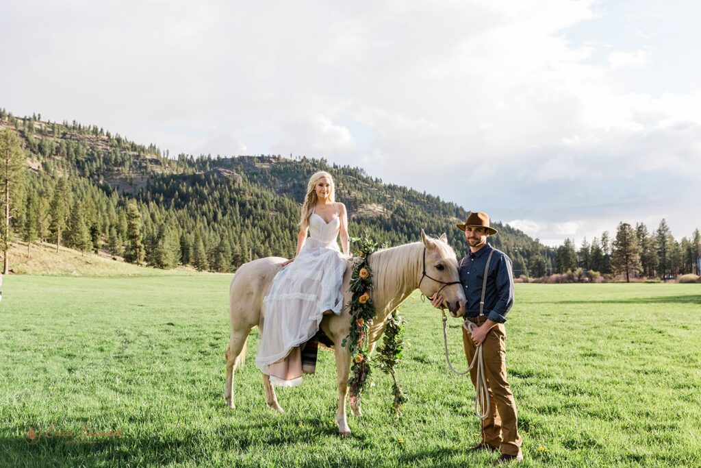 bride riding horseback during their Oregon elopement at Ochoco Mountains