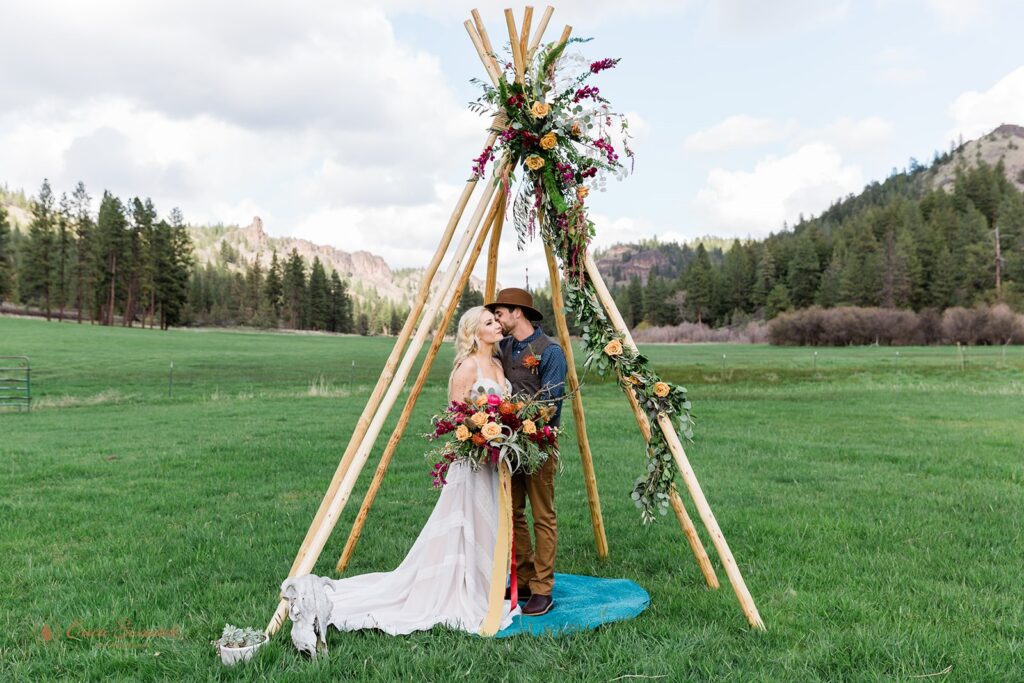 boho western elopement in ochoco mountains